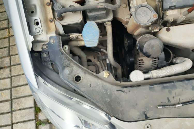 Used Volkswagen Bora 2012 1.6L Automatic Fashion Edition Engine Bay Right
