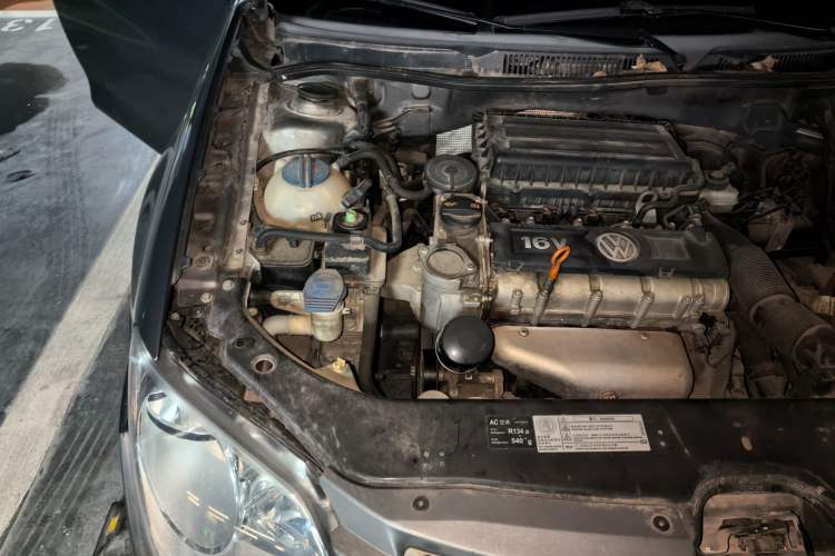 Used Volkswagen Bora 2012 1.6L Automatic Fashion Edition Engine Bay Right