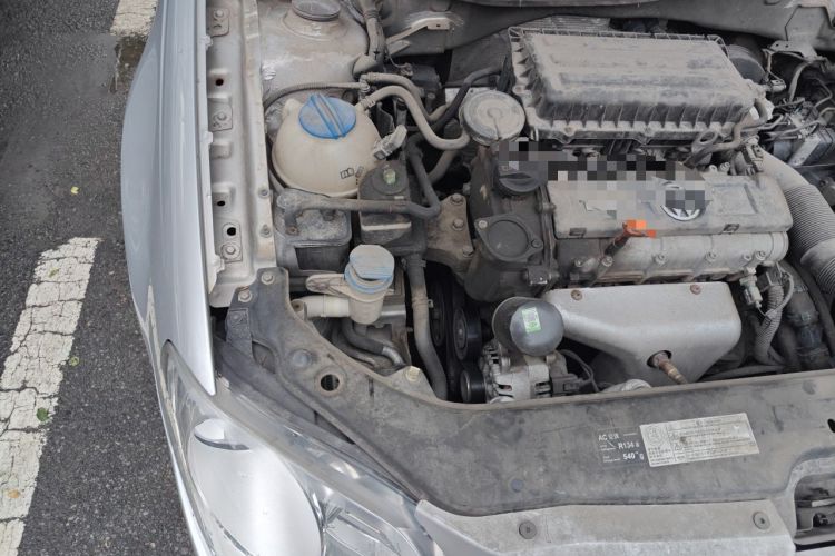 Used Volkswagen Bora 2012 1.6L Automatic Fashion Edition Engine Bay Right