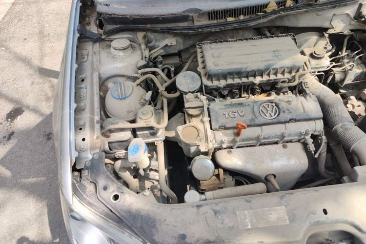 Used Volkswagen Bora 2012 1.6L Manual Fashion Edition Engine Bay Right