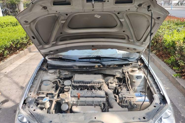 Used Volkswagen Bora 2012 1.6L Manual Fashion Edition Engine Bay