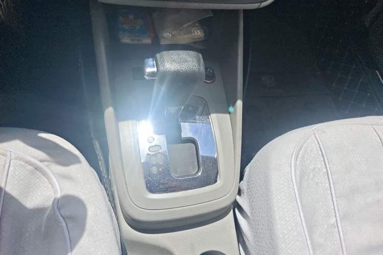 Used Volkswagen Bora 2012 1.6L Automatic Fashion Edition Gear Lever