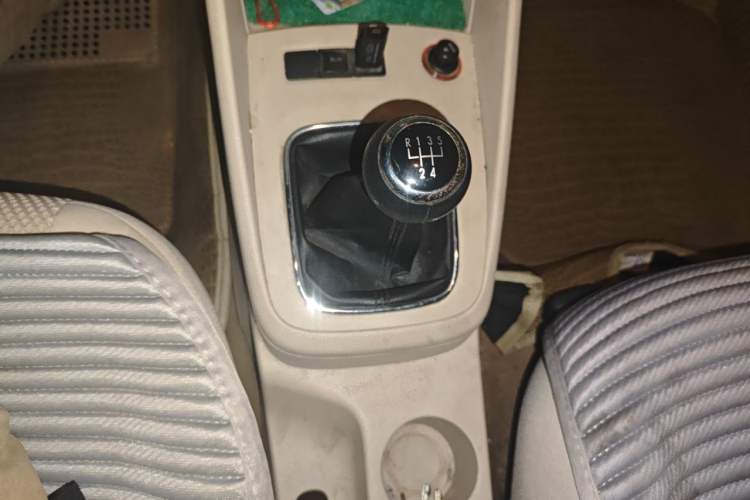 Used Volkswagen Bora 2012 1.6L Manual Fashion Edition Gear Lever