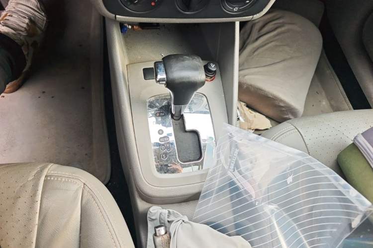 Used Volkswagen Bora 2012 1.6L Automatic Comfort Edition Gear Lever