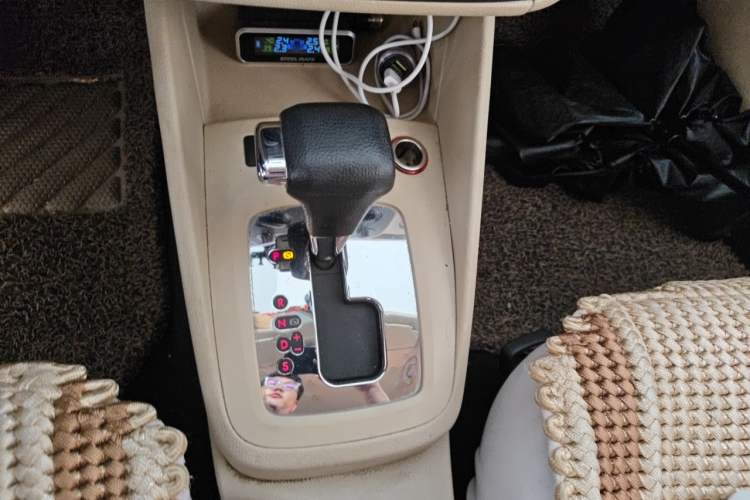 Used Volkswagen Bora 2012 1.6L Automatic Fashion Edition Gear Lever