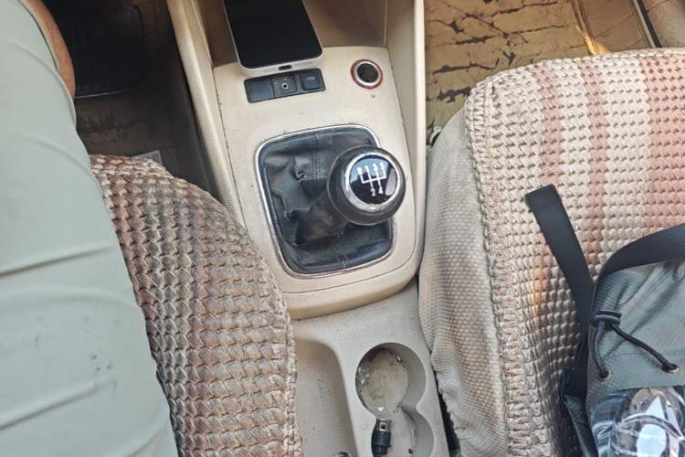 Used Volkswagen Bora 2012 1.6L Manual Fashion Edition Gear Lever