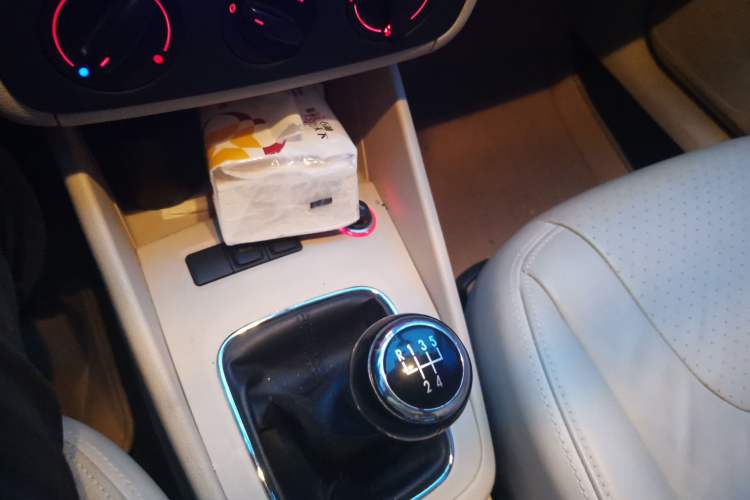 Used Volkswagen Bora 2012 1.6L Manual Comfort Model Gear Lever