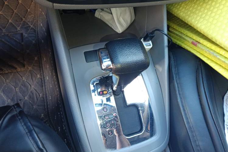 Used Volkswagen Bora 2012 1.6L Automatic Fashion Edition Gear Lever