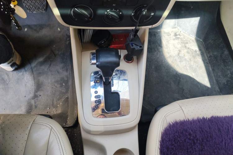 Used Volkswagen Bora 2012 1.6L Automatic Comfortable Value Edition Gear Lever