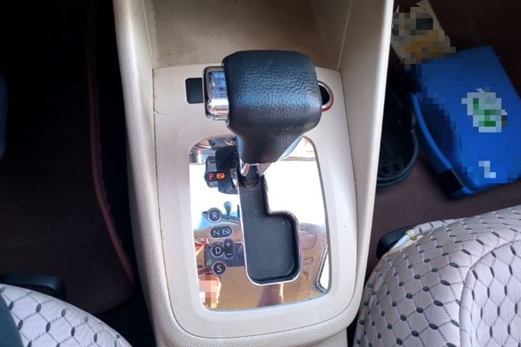 Used Volkswagen Bora 2012 1.6L Automatic Fashion Edition Gear Lever