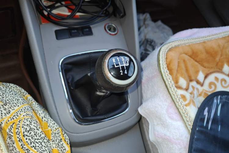 Used Volkswagen Bora 2012 1.6L Manual Fashion Edition Gear Lever