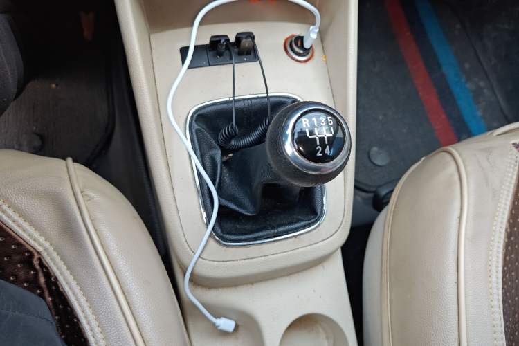 Used Volkswagen Bora 2012 1.6L Manual Fashion Edition Gear Lever