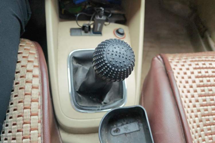 Used Volkswagen Bora 2012 1.6L Manual Fashion Edition Gear Lever