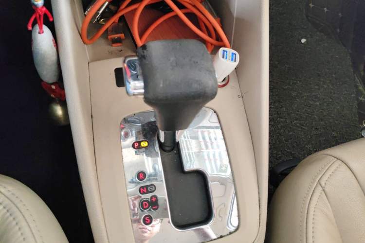 Used Volkswagen Bora 2012 1.6L Automatic Fashion Edition Gear Lever