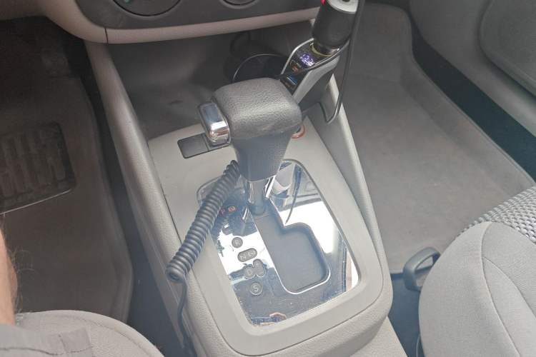 Used Volkswagen Bora 2012 1.6L Automatic Fashion Edition Gear Lever