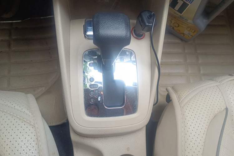 Used Volkswagen Bora 2012 1.6L Automatic Fashion Edition Gear Lever