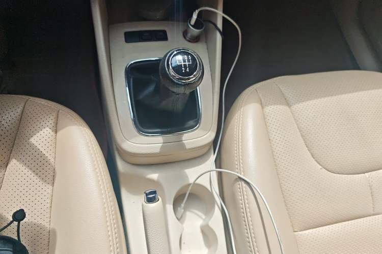Used Volkswagen Bora 2012 1.6L Manual Fashion Edition Gear Lever