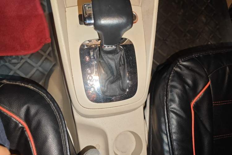Used Volkswagen Bora 2012 1.4T Automatic Comfort Edition Gear Lever