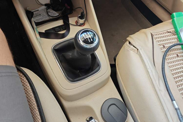 Used Volkswagen Bora 2012 1.6L Manual Fashion Edition Gear Lever