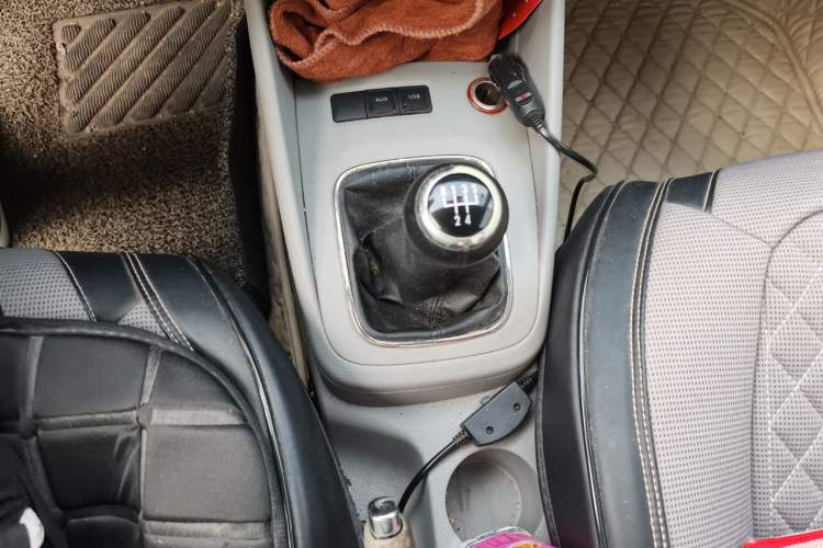 Used Volkswagen Bora 2012 1.6L Manual Fashion Edition Gear Lever