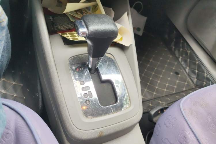 Used Volkswagen Bora 2012 1.6L Automatic Fashion Edition Gear Lever
