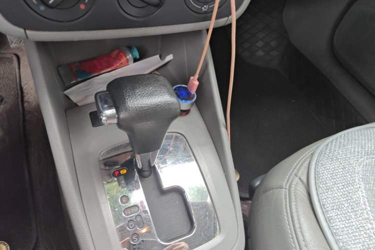 Used Volkswagen Bora 2012 1.6L Automatic Fashion Edition Gear Lever
