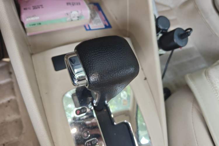 Used Volkswagen Bora 2012 1.6L Automatic Fashion Value Edition Gear Lever