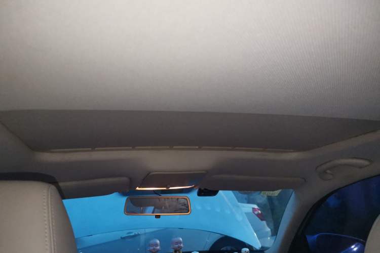Used Volkswagen Bora 2012 1.6L Manual Comfort Model Headliner