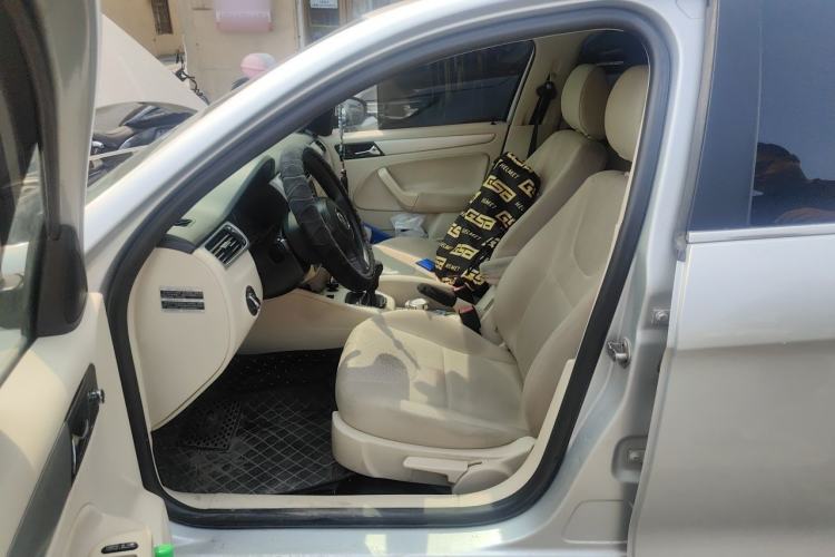 Used Volkswagen Bora 2012 1.6L Manual Fashion Edition Left Front Seat