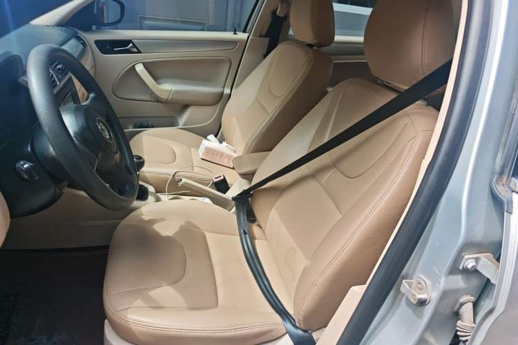 Used Volkswagen Bora 2012 1.6L Manual Fashion Edition Left Front Seat