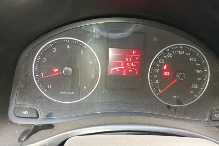 Used Volkswagen Bora 2012 1.6L Automatic Fashion Edition Odometer Close Up