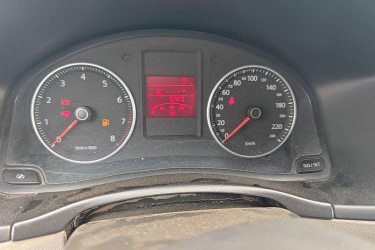 Used Volkswagen Bora 2012 1.6L Automatic Comfort Edition Odometer Close Up