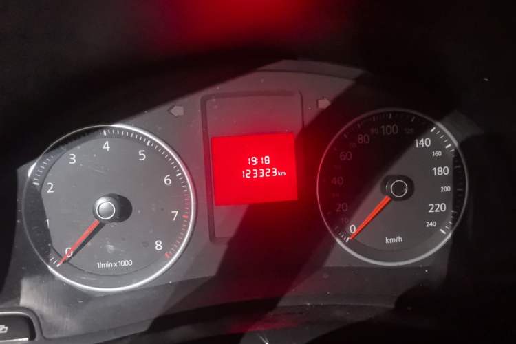 Used Volkswagen Bora 2012 1.6L Manual Comfort Value Edition Odometer Close Up