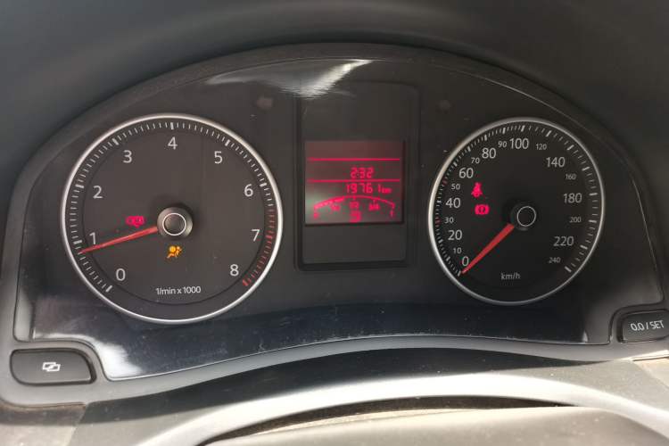 Used Volkswagen Bora 2012 1.6L Manual Comfort Value Edition Odometer Close Up