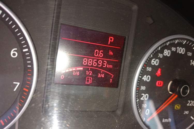 Used Volkswagen Bora 2012 1.6L Automatic Fashion Edition Odometer Close Up
