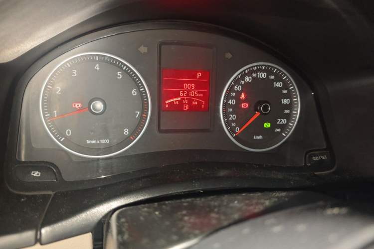 Used Volkswagen Bora 2012 1.6L Automatic Comfort Edition Odometer Close Up