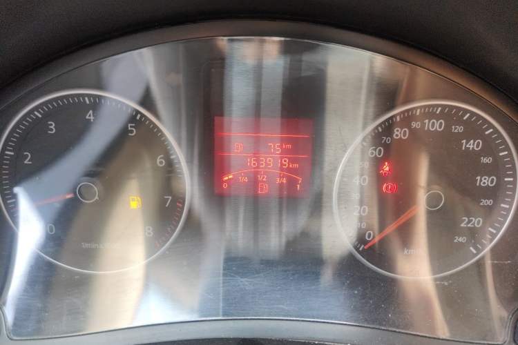 Used Volkswagen Bora 2012 1.6L Manual Fashion Edition Odometer Close Up