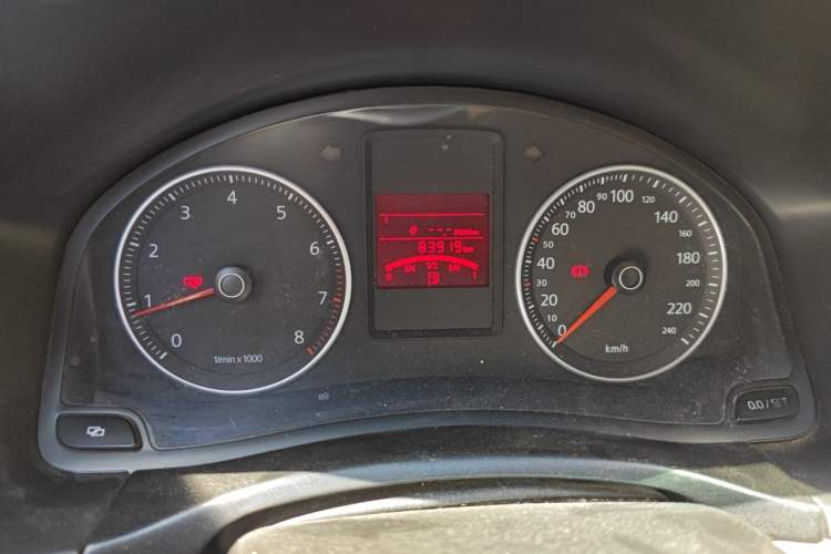 Used Volkswagen Bora 2012 1.6L Manual Fashion Edition Odometer Close Up