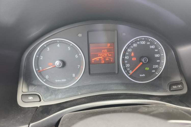 Used Volkswagen Bora 2012 1.6L Automatic Comfortable Value Edition Odometer Close Up