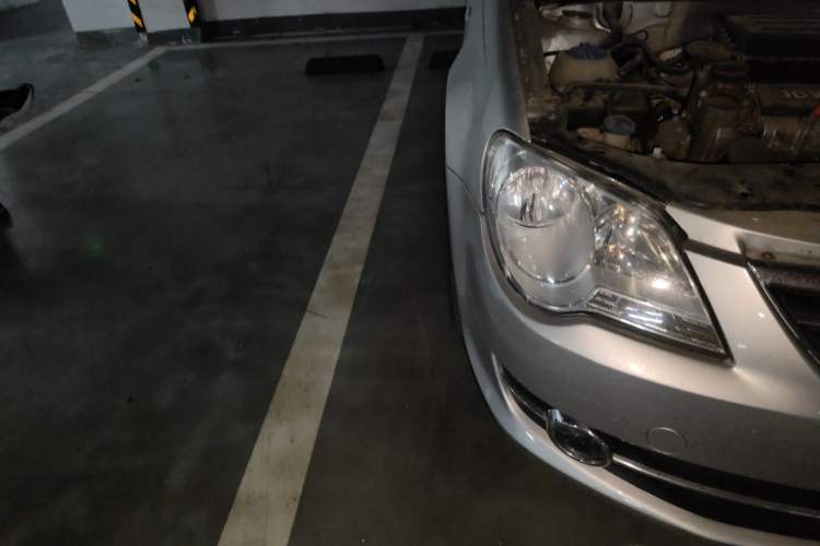 Used Volkswagen Bora 2012 1.6L Manual Stylish & Great Value Edition Right Front Headlight