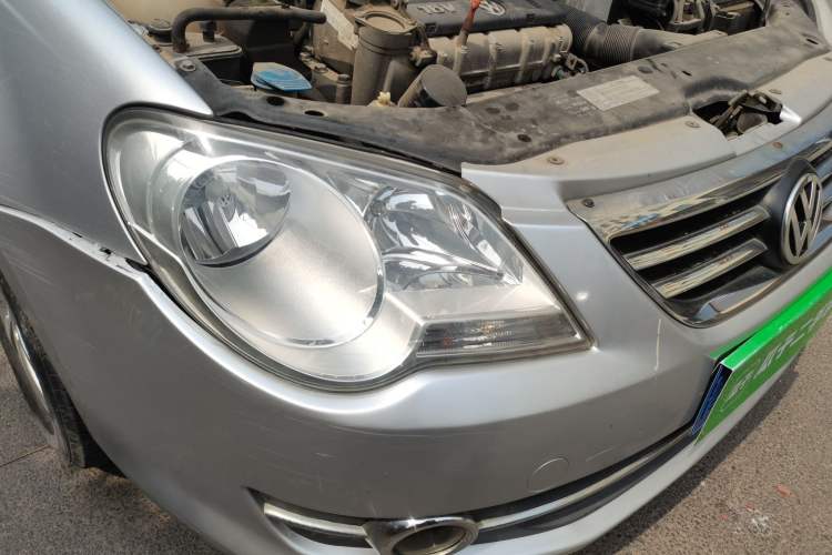 Used Volkswagen Bora 2012 1.6L Automatic Comfort Edition Right Front Headlight