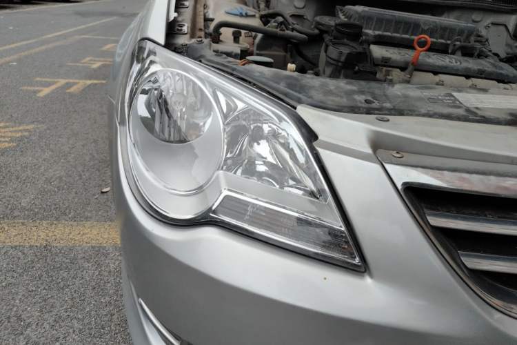 Used Volkswagen Bora 2012 1.6L Manual Stylish & Great Value Edition Right Front Headlight