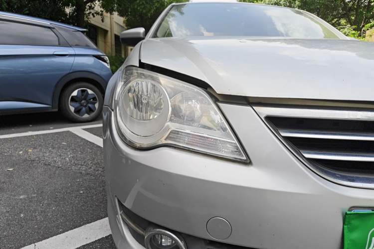 Used Volkswagen Bora 2012 1.6L Automatic Fashion Edition Right Front Headlight