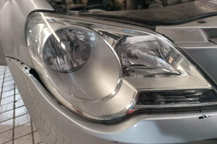 Used Volkswagen Bora 2012 1.6L Automatic Fashion Edition Right Front Headlight