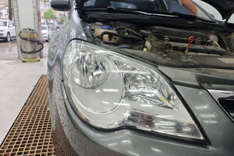Used Volkswagen Bora 2012 1.6L Automatic Fashion Edition Right Front Headlight