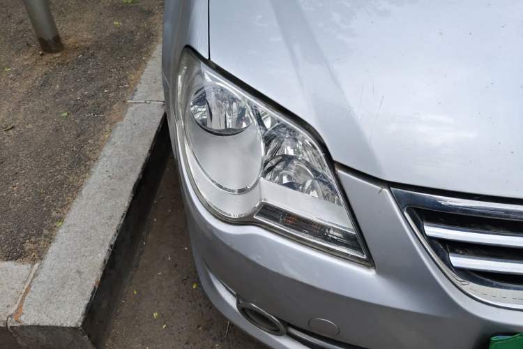 Used Volkswagen Bora 2012 1.6L Automatic Fashion Edition Right Front Headlight