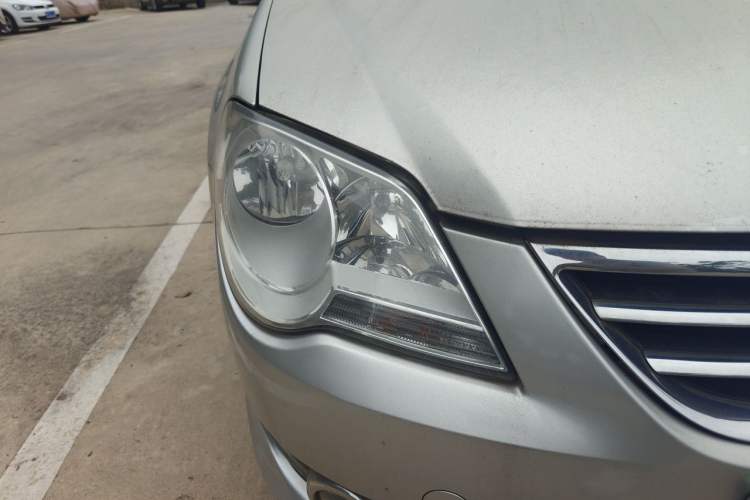 Used Volkswagen Bora 2012 1.6L Automatic Fashion Edition Right Front Headlight