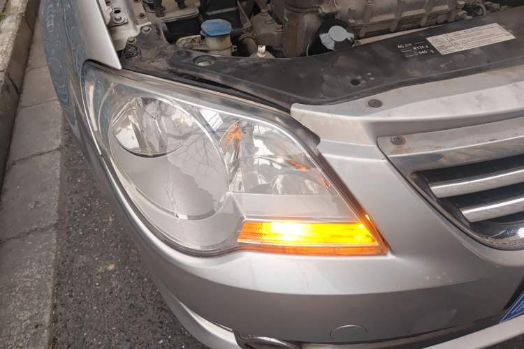 Used Volkswagen Bora 2012 1.6L Manual Fashion Edition Right Front Headlight