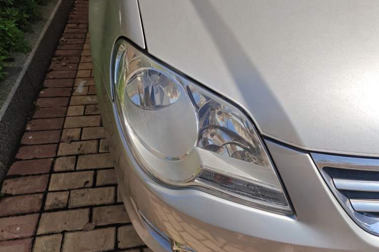 Used Volkswagen Bora 2012 1.6L Manual Fashion Edition Right Front Headlight