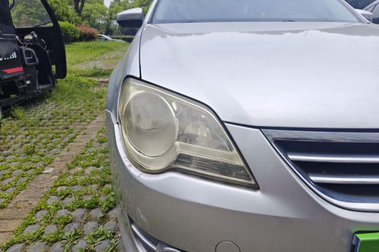 Used Volkswagen Bora 2012 1.6L Automatic Comfort Edition Right Front Headlight